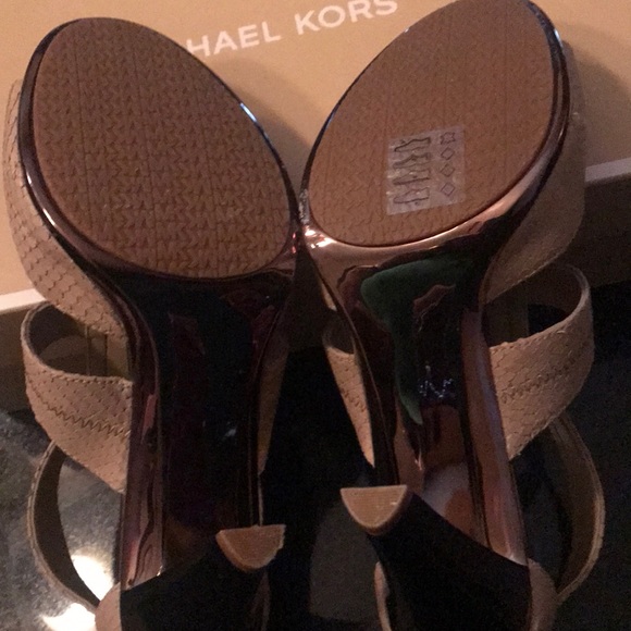 Michael Kors Berkley T-Strap Sandals - Picture 6 of 8